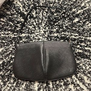 Louis Vuitton black leather clutch/shoulder bag 100% authentic